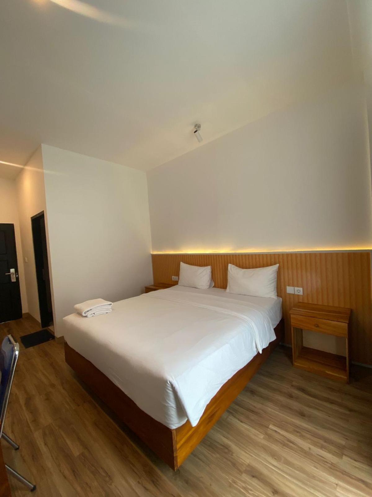 Christika Homestay Labuan Bajo Exterior photo